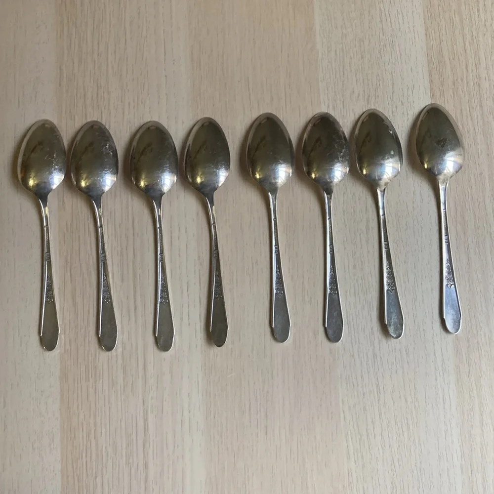 Vintage Set of 8 Silver Plates Spoons WM. ROGERS & SON IS, GARDENIA Pattern 1941